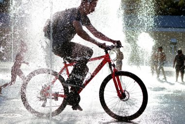 How to Survive Cycling in the Heat